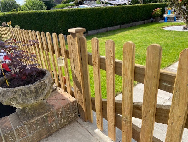 Picket Fence & Gate Durleigh - Installed Front 1