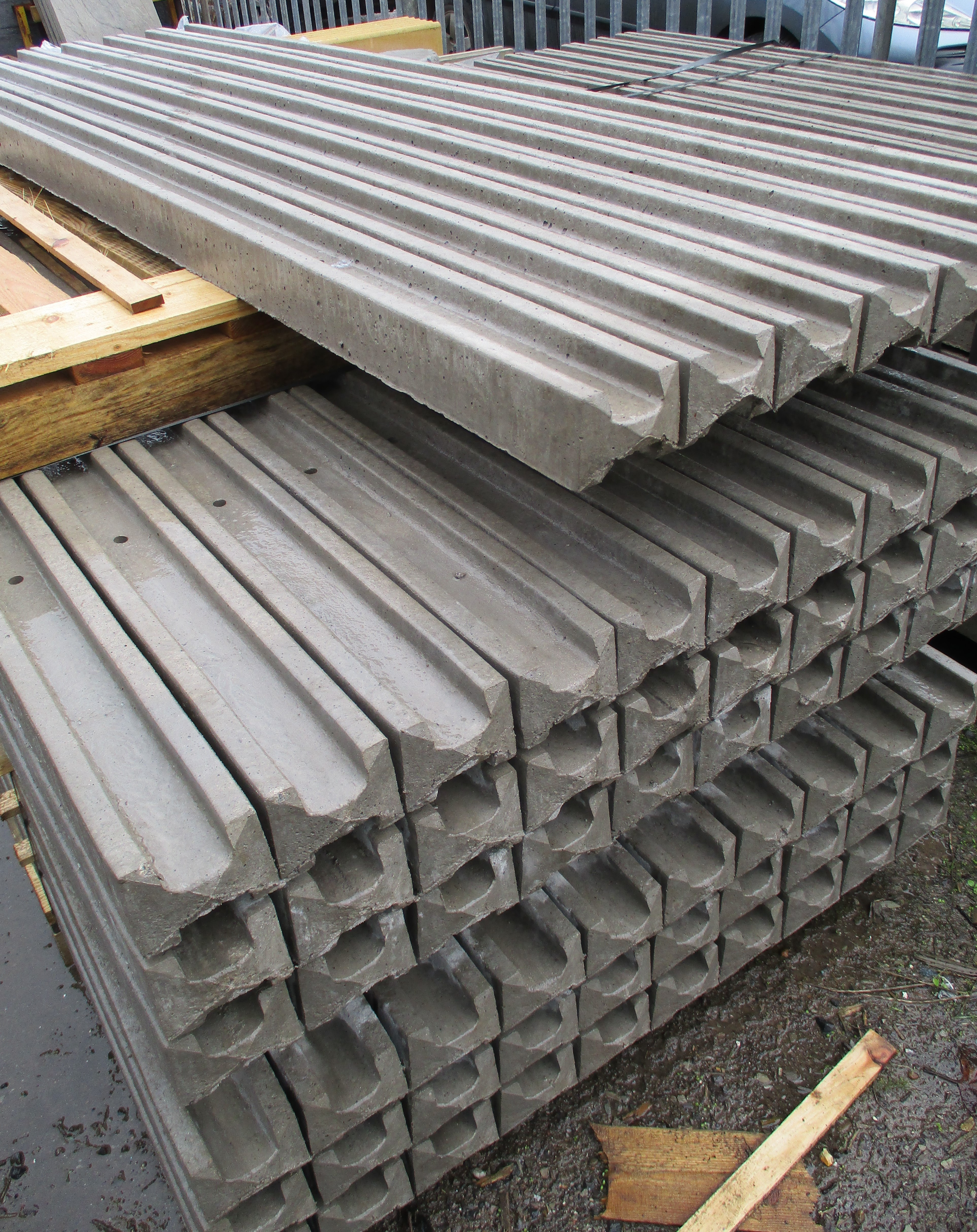 Lightweight Slotted Concrete Posts (6)