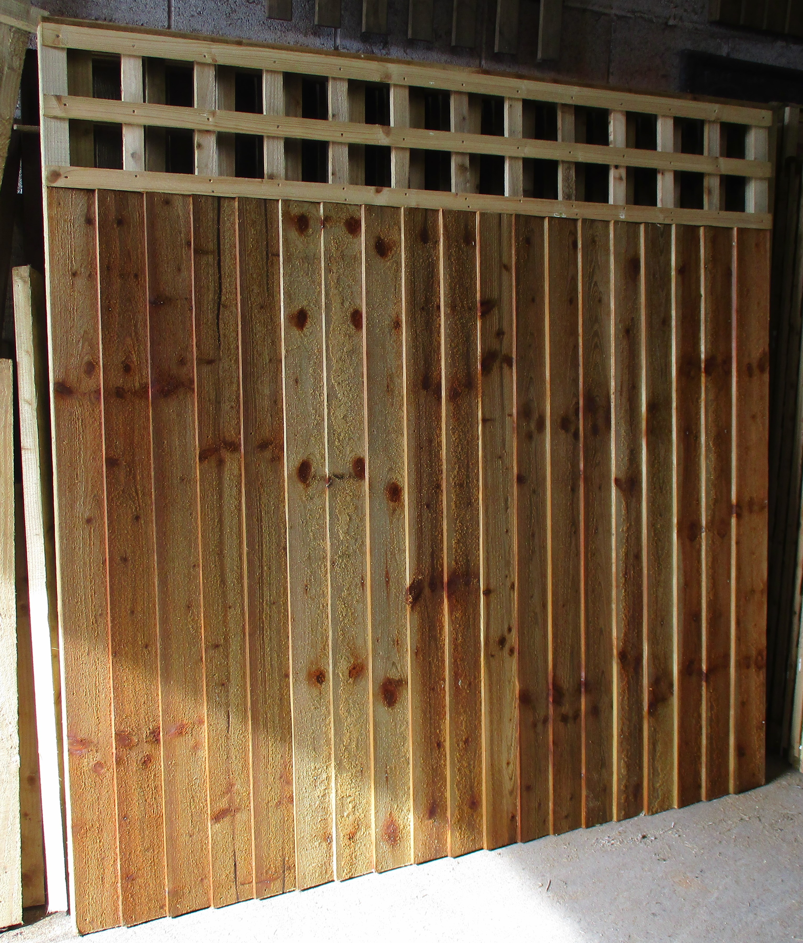 Trellis Topped Featherboard - Front